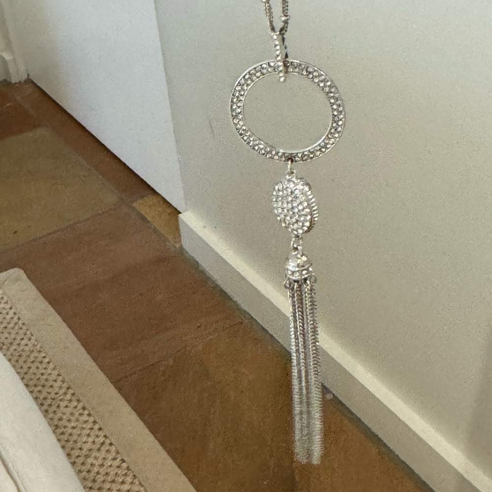 New with tags Elegant Silver plated Necklace with Tassel and rhinestones - Picture 3 of 4